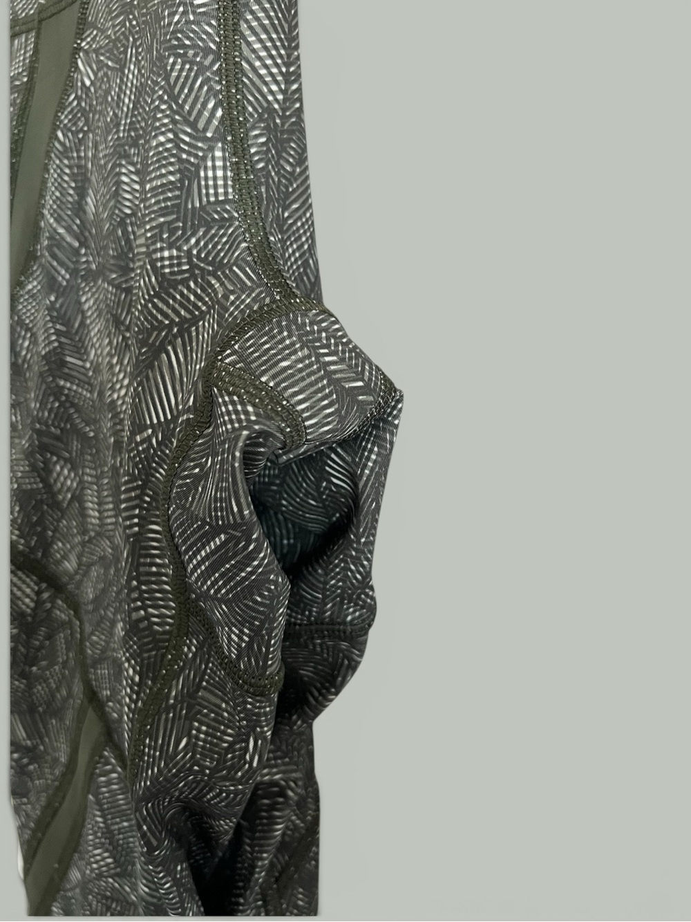 Lululemon Run Inspire Crop II Rare Leaf Print Luxtreme Leggings Size 6 - Picture 3 of 7